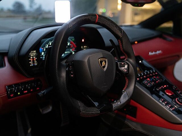 2018 Lamborghini Aventador S image 2