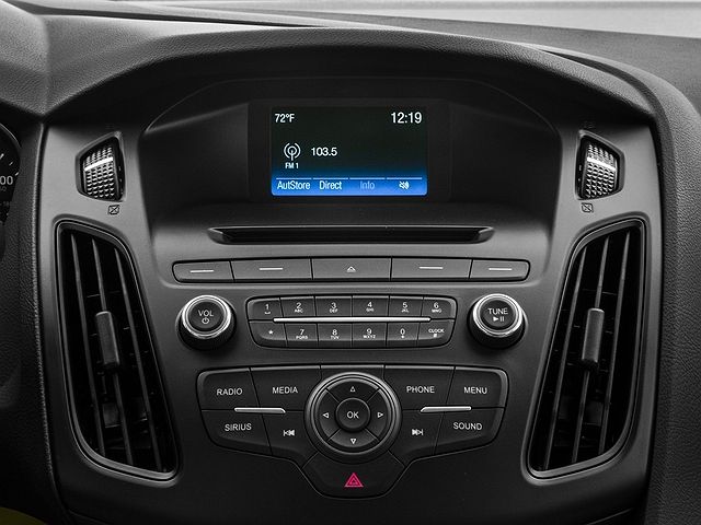 2016 Ford Focus SE image 9