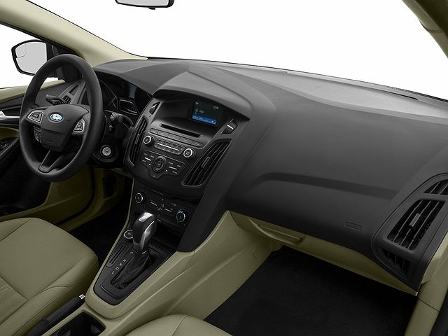 2016 Ford Focus SE image 18