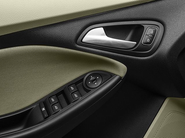 2016 Ford Focus SE image 19