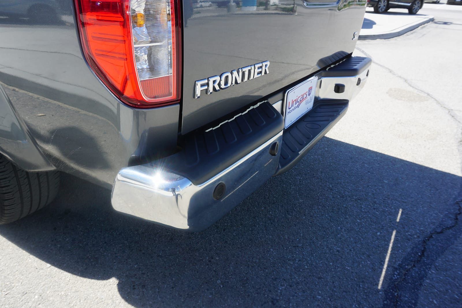 2019 Nissan Frontier SL image 14