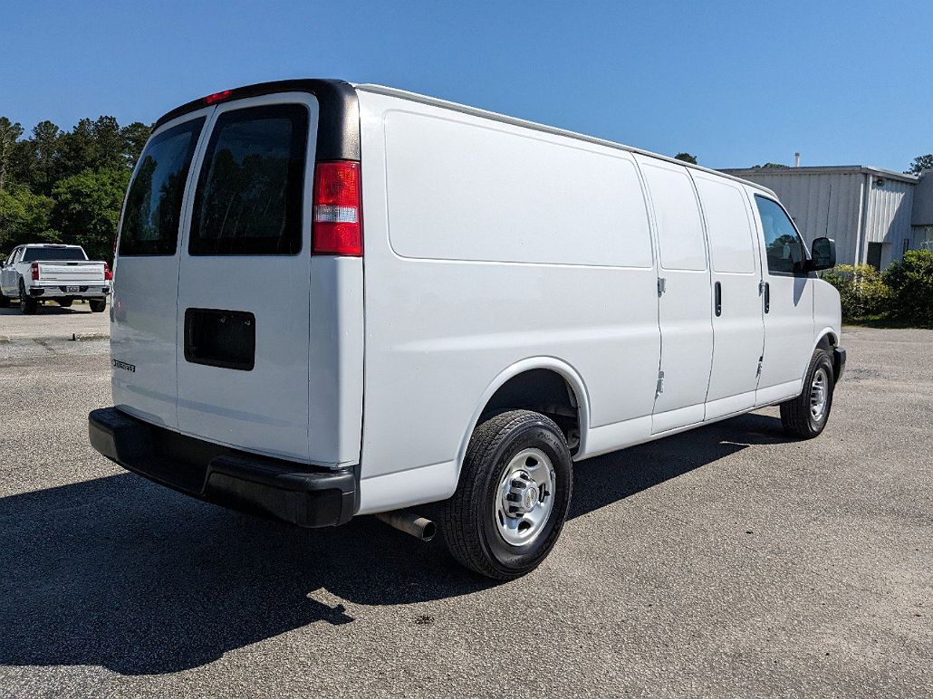 2021 Chevrolet Express 2500 image 3