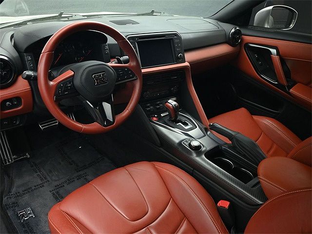 2021 Nissan GT-R Premium image 15