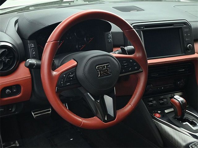 2021 Nissan GT-R Premium image 16