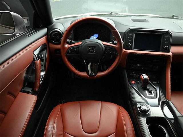 2021 Nissan GT-R Premium image 1