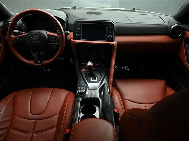 2021 Nissan GT-R Premium image 3