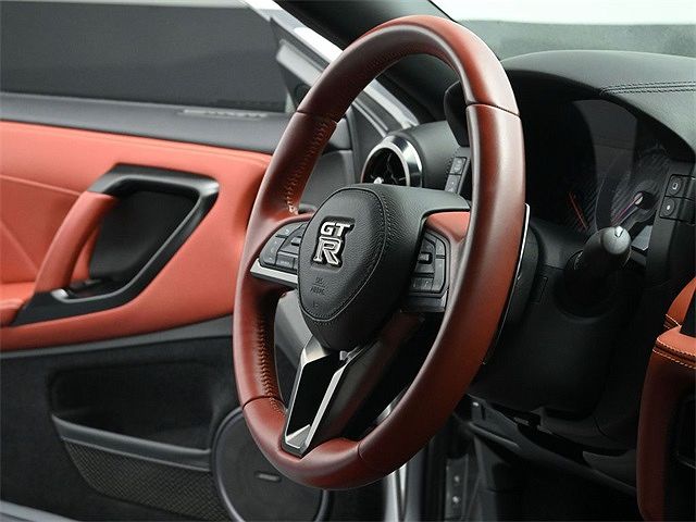 2021 Nissan GT-R Premium image 42