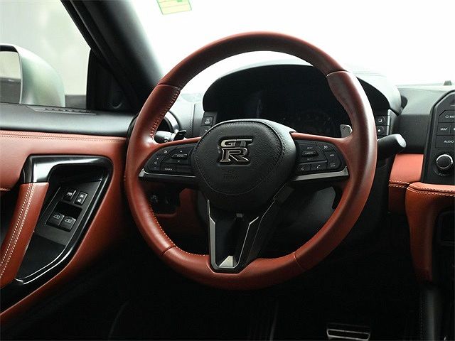 2021 Nissan GT-R Premium image 5