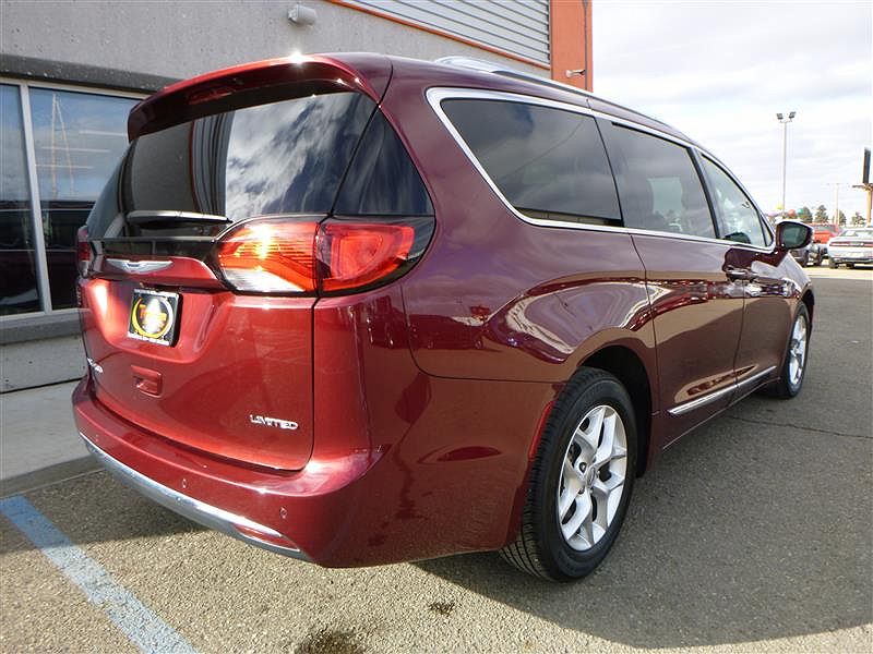 2020 Chrysler Pacifica Limited image 2