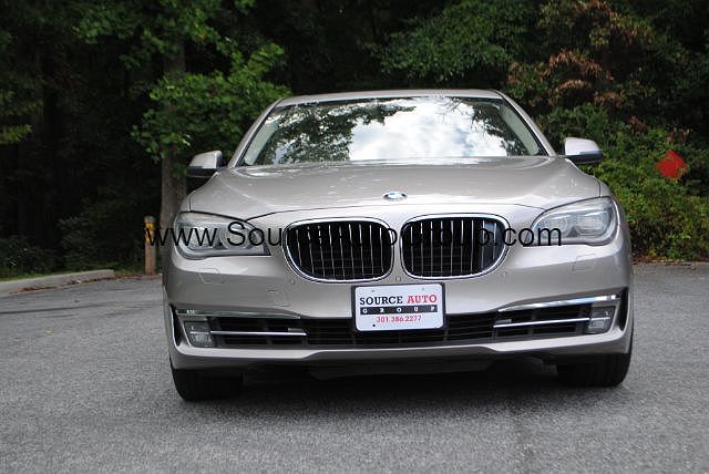 2014 BMW 7 Series 750Li image 9