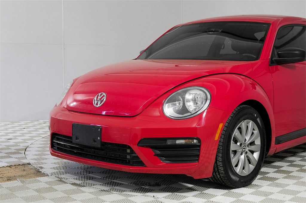 2017 Volkswagen Beetle null image 4
