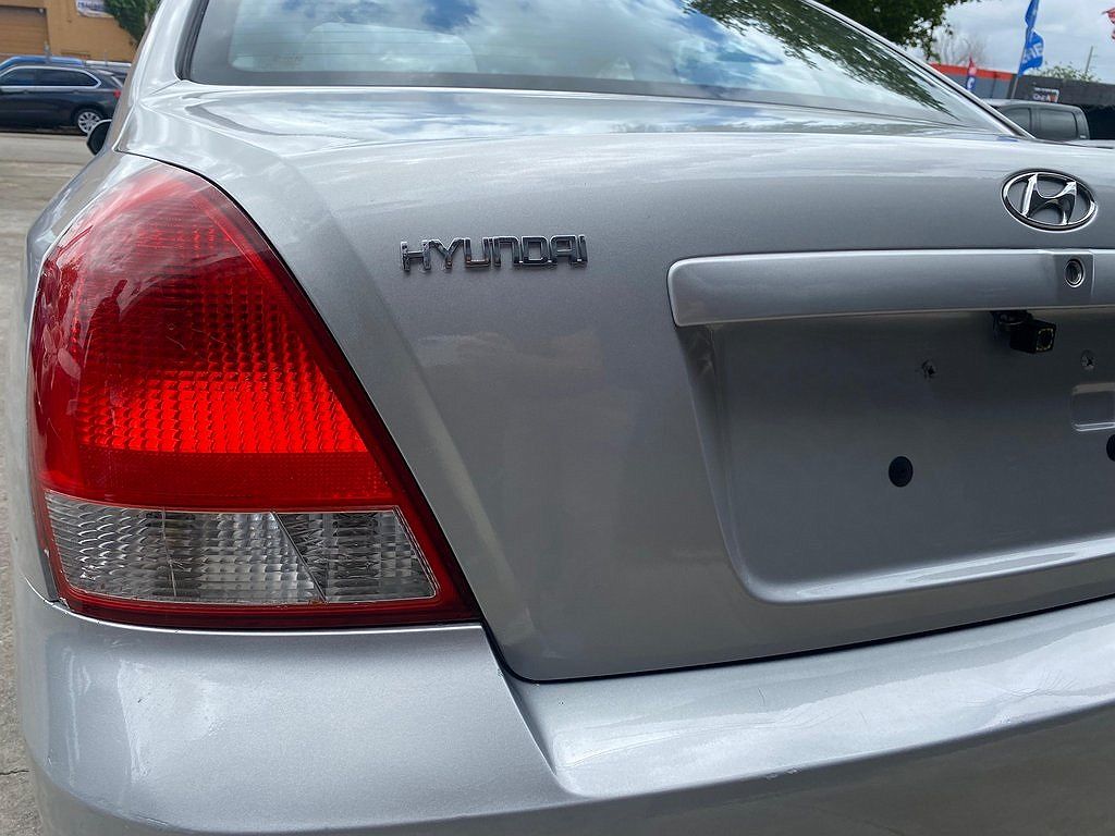 2002 Hyundai Elantra GLS image 11