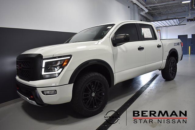 2023 Nissan Titan PRO-4X photo 11