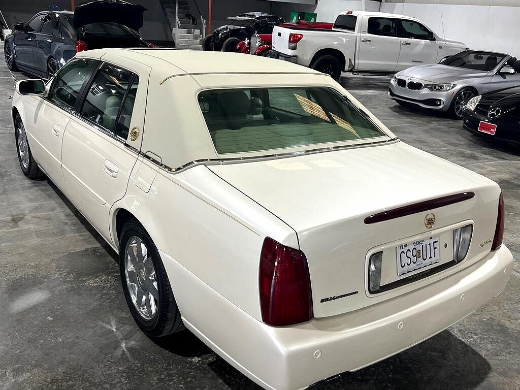 2003 Cadillac DeVille DTS image 3