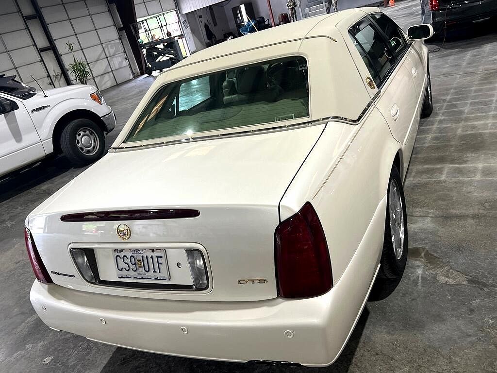 2003 Cadillac DeVille DTS image 5