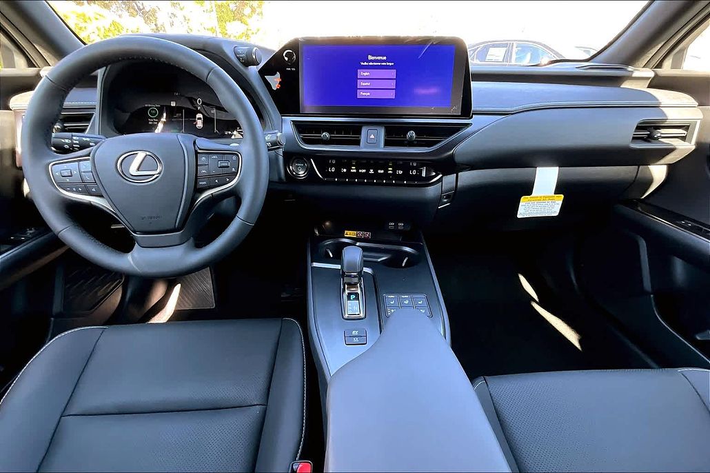 2025 Lexus UX 300h image 4