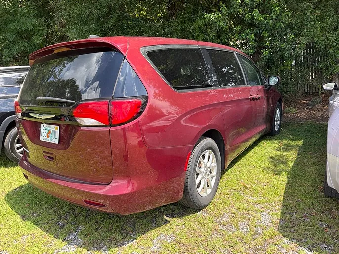 2022 Chrysler Voyager