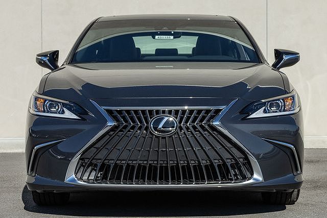 2025 Lexus ES