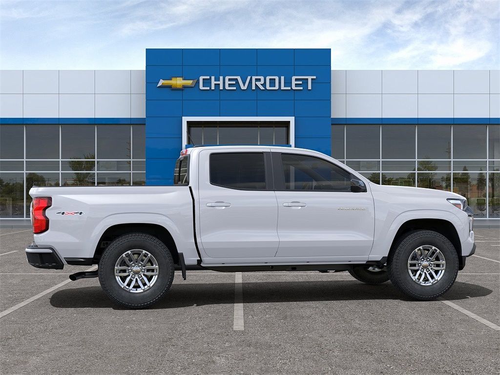 2024 Chevrolet Colorado LT image 4
