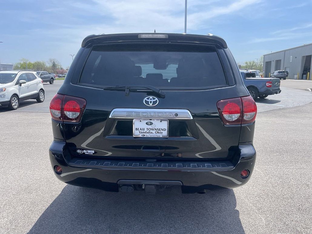 2019 Toyota Sequoia Platinum image 3