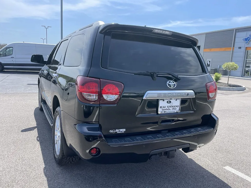 2019 Toyota Sequoia Platinum image 4
