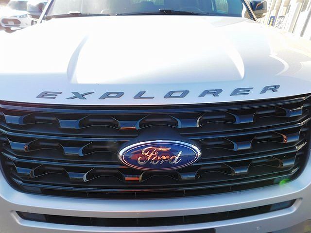 2017 Ford Explorer Sport image 2