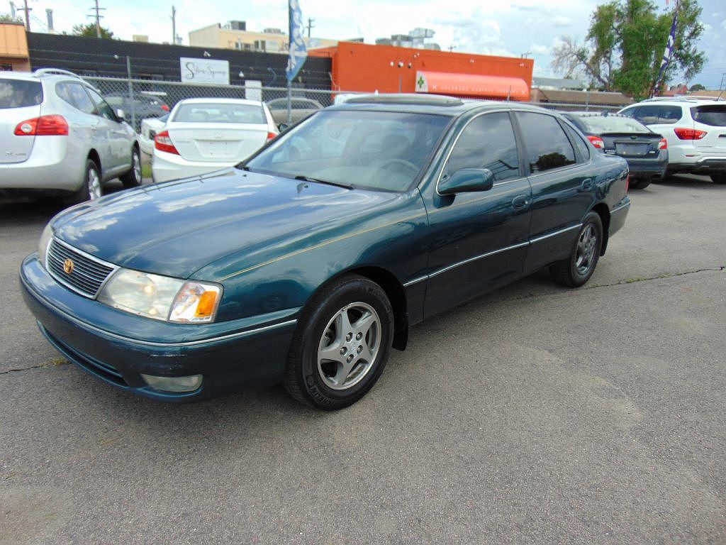 1999 Toyota Avalon XL image 1
