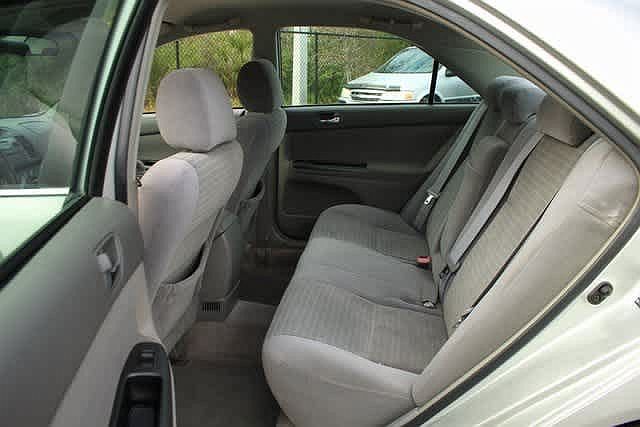 2006 Toyota Camry LE image 13