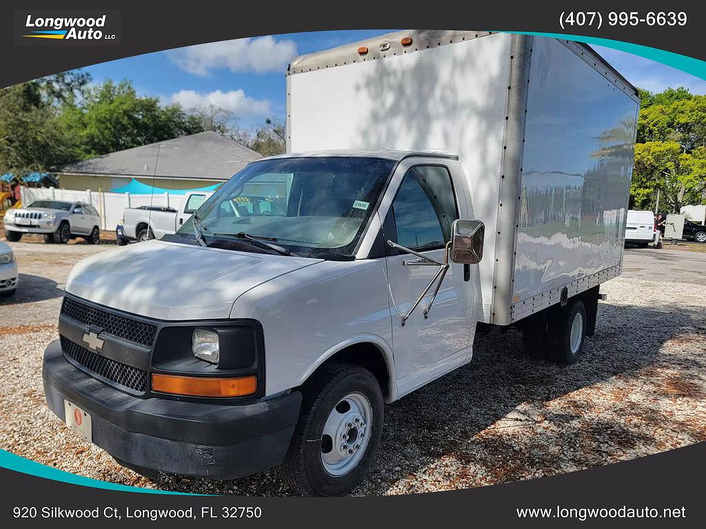 2004 Chevrolet Express 3500 image 0