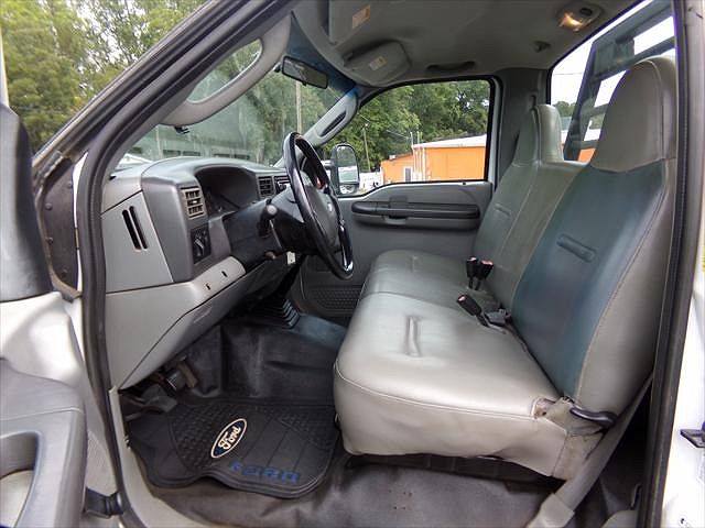 2003 Ford F-550 null image 4