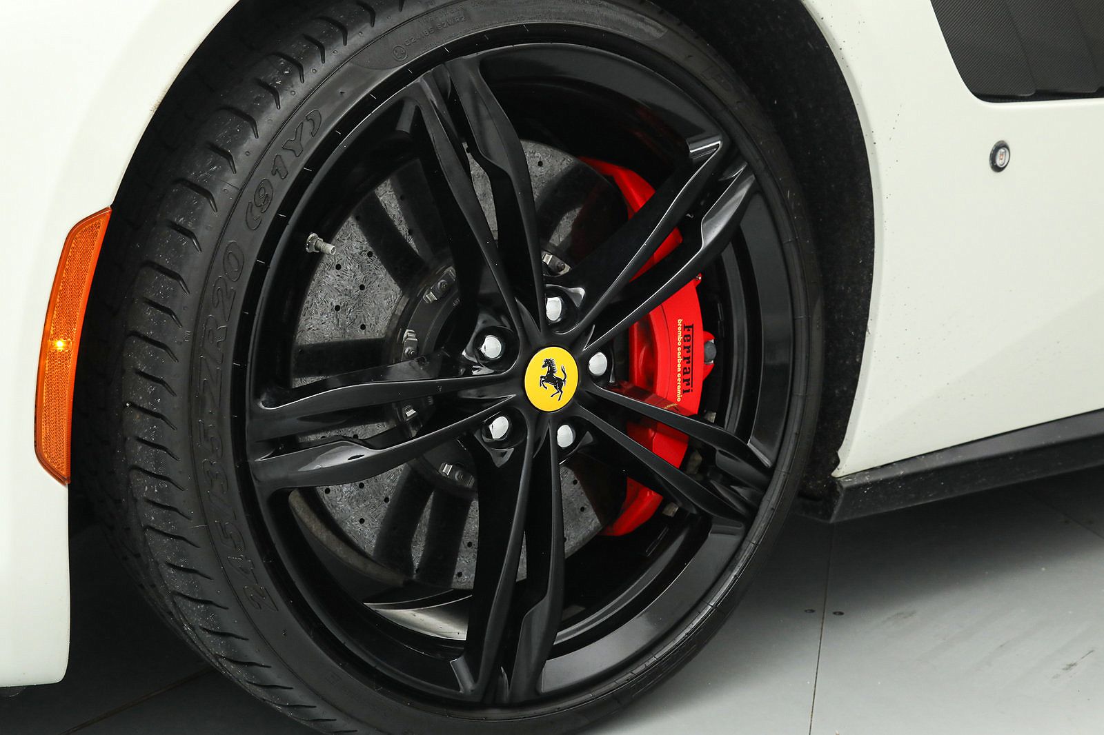 2017 Ferrari GTC4Lusso null image 14