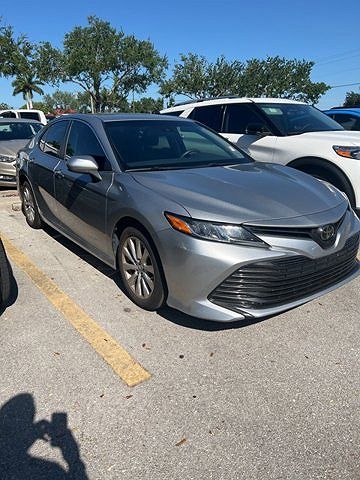 2018 Toyota Camry L image 1