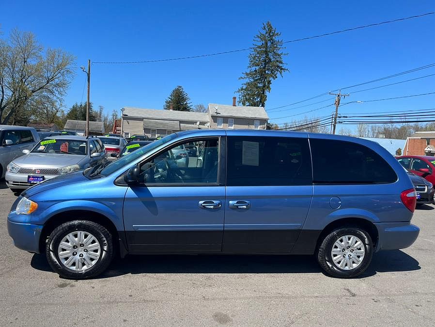 2007 Chrysler Town & Country LX image 3