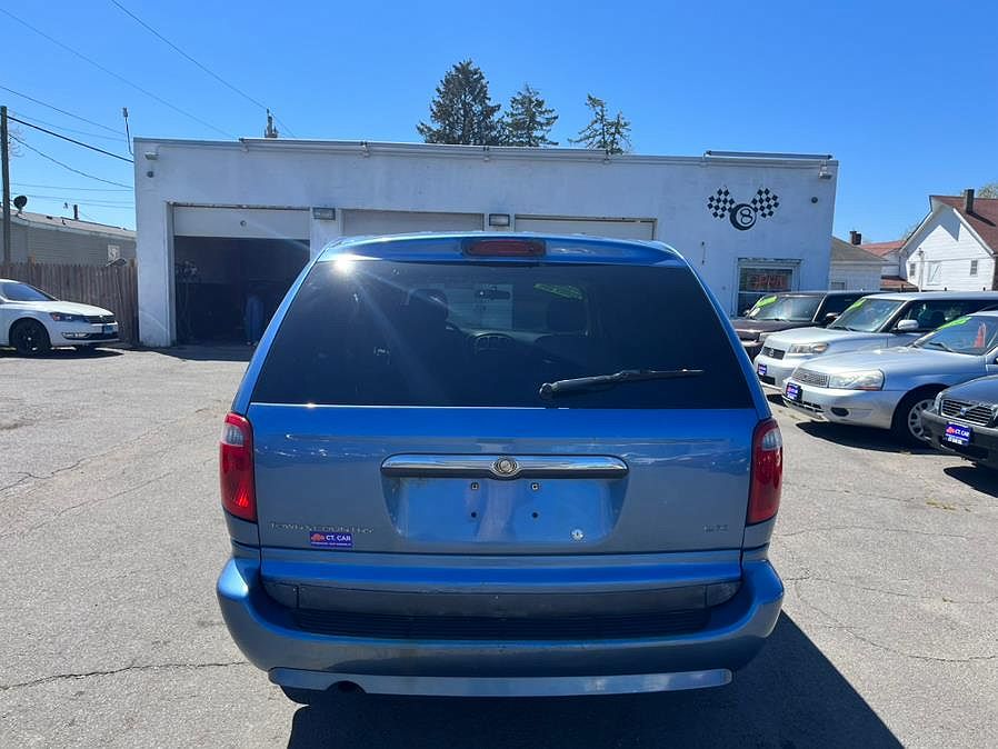 2007 Chrysler Town & Country LX image 5
