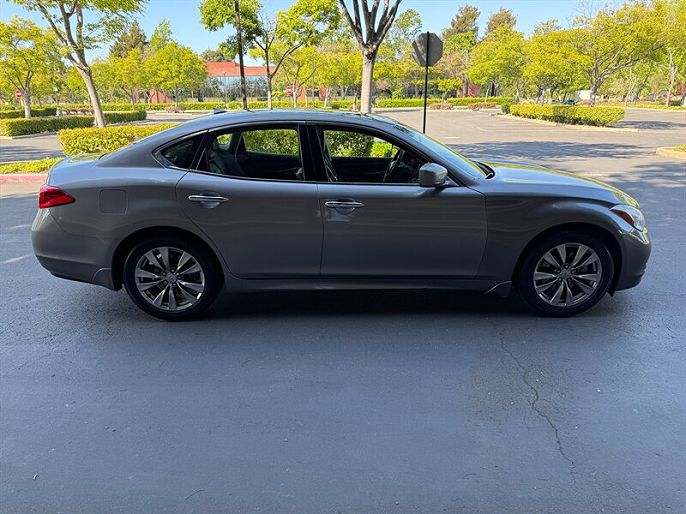 2013 Infiniti M37