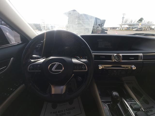 2016 Lexus GS 200t image 8