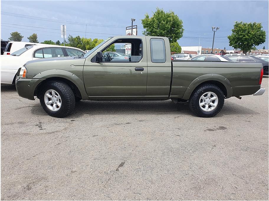 2003 Nissan Frontier XE image 2
