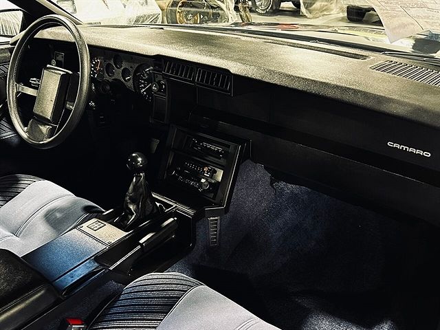 1984 Chevrolet Camaro null image 31