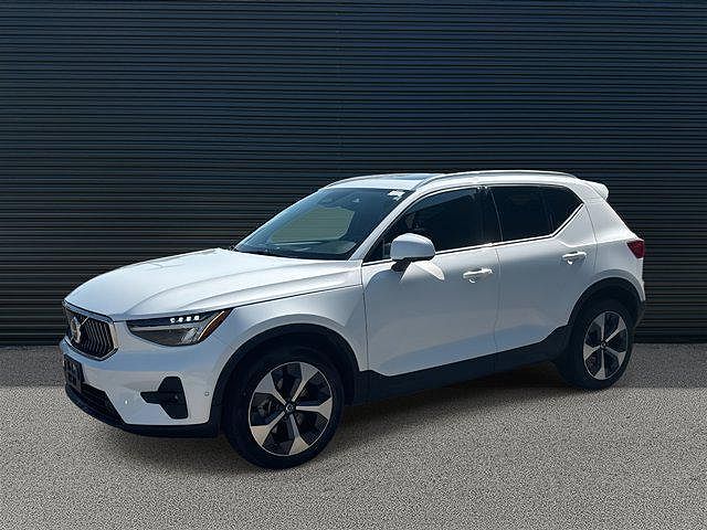 2025 Volvo XC40
