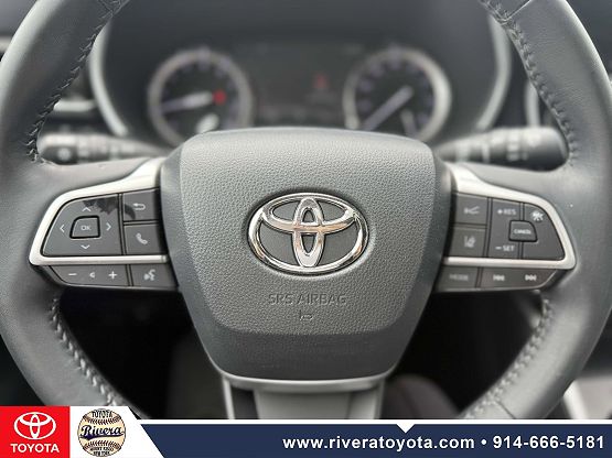 2022 Toyota Highlander XLE photo 8
