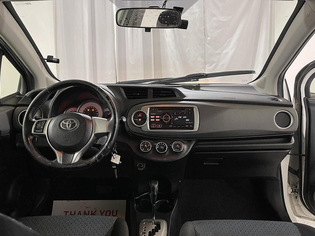 2014 Toyota Yaris SE image 20