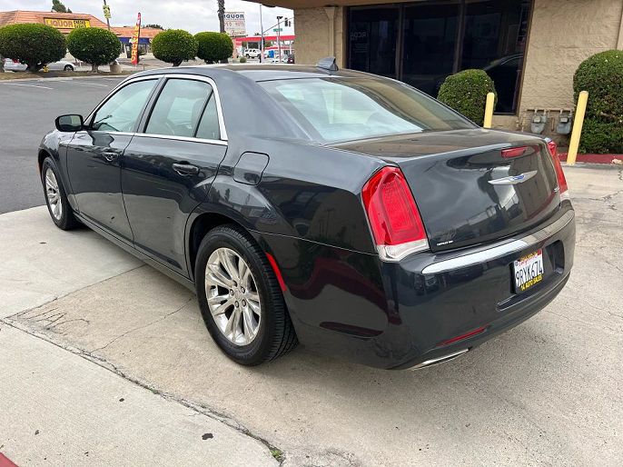 2018 Chrysler 300