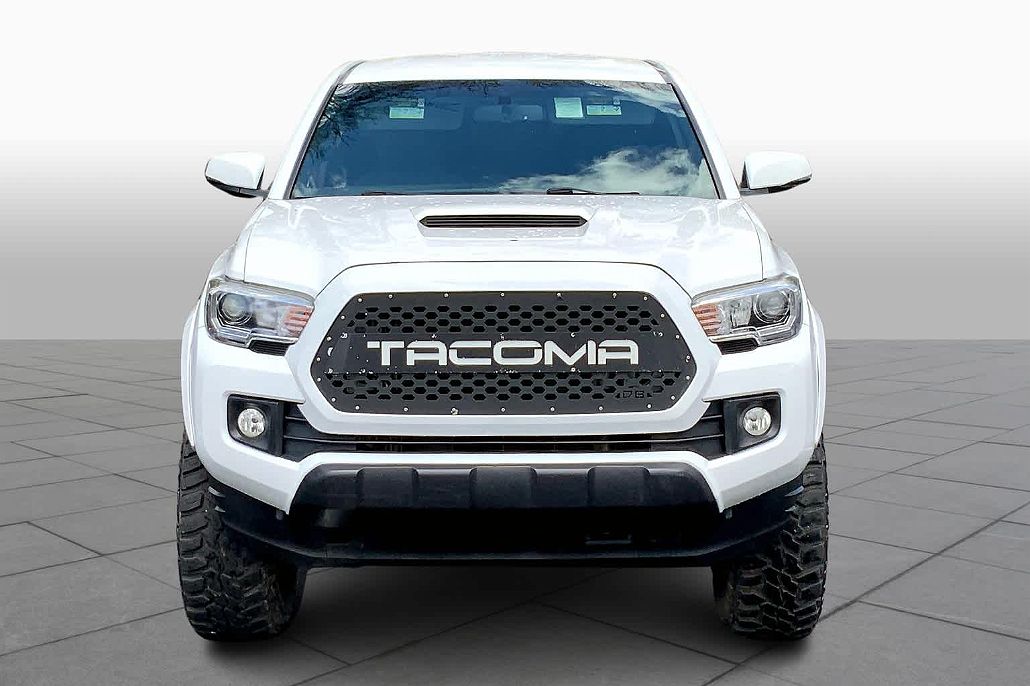 2017 Toyota Tacoma TRD Sport image 2