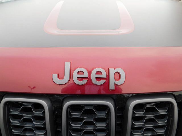 2017 Jeep Grand Cherokee Trailhawk image 2