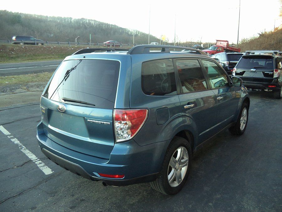 2010 Subaru Forester 2.5XT image 4