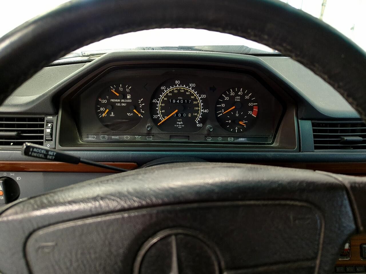 1992 Mercedes-Benz 300 E image 11