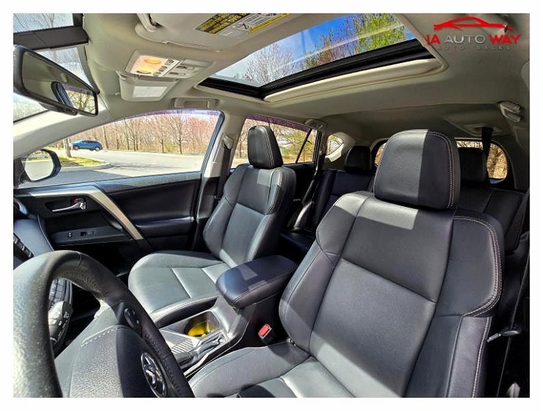 2014 Toyota RAV4 Limited Edition image 6