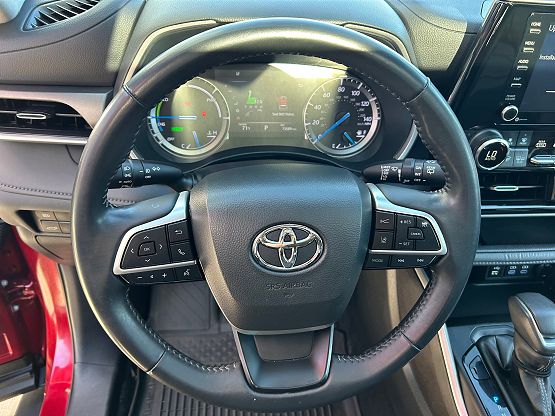 2022 Toyota Highlander Hybrid XLE photo 3