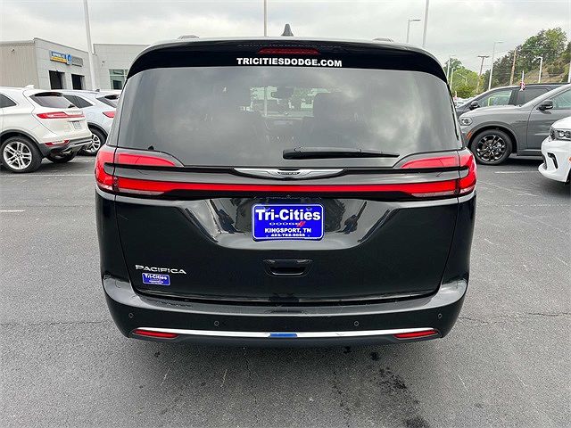 2022 Chrysler Pacifica Touring-L image 3