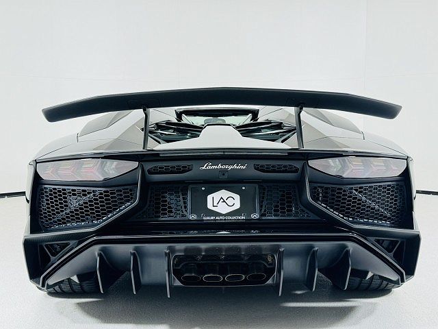 2017 Lamborghini Aventador LP750 image 3
